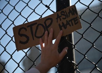 Miles de personas protestan en EE. UU. contra el racismo hacia los asiáticos