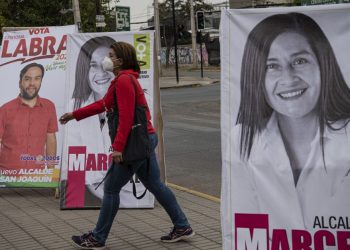 Presidente de Chile propone postergar hasta mayo elecciones constituyentes por ola de COVID-19