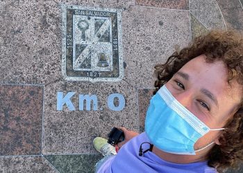 «¡Pasen a tomarse la foto!»: Luisito Comunica ya tiene su propio mural en El Salvador