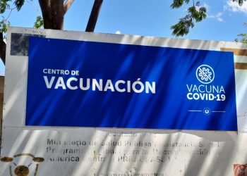 Inicia vacunación de policías, militares y bomberos de La Unión