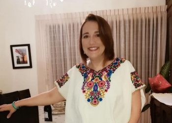 Regina Cañas se entrega a la justicia y negocia proceso abreviado