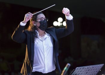Directora de orquesta destaca el talento salvadoreño en México