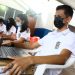 Continúa entrega de computadoras a estudiantes en San Miguel