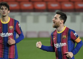Barcelona goleá 4-1 al Huesca, se acerca al liderato y Messi llega a 767 partidos como culé