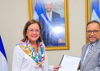 CICIES entrega a Gobierno de El Salvador leyes para combatir corrupción
