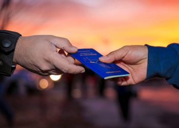 Consulados salvadoreños entregan cientos de pasaportes y documentos de identidad en diferentes ciudades de EE. UU.