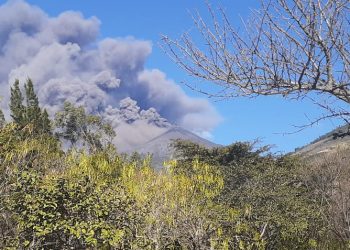Reportan fuerte explosión del Volcán de Pacaya en Guatemala