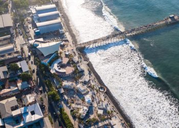 Luisito Comunica confesó su emoción por el proyecto Surf City y por «turistear» en El Salvador en entrevista con el presidente Bukele
