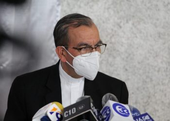 Cardenal Rosa Chávez lamentó contrataciones de plazas fantasmas en Asamblea Legislativa
