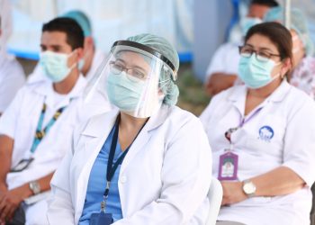 Empleados del ISSS recibirán aumentos salariales entre el 40% y 70%