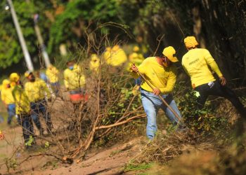 Privados de libertad en fase de confianza realizan labores de limpieza en Jayaque, La Libertad