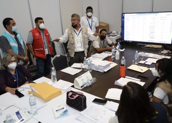 Sigue retraso en escrutinio final tras problema en sistema