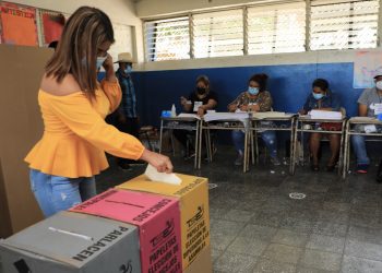 Que la diáspora vote en 2024 es el reto del TSE, dice Vladimir Handal, secretario de Innovación