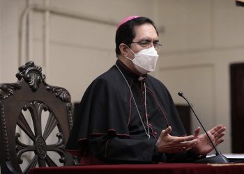 El pueblo espera se solucione problema de plazas fantasmas, dice arzobispo