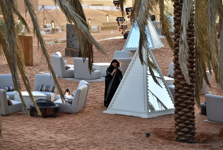 El oasis situado cerca de Riad hay que pagar $3,570 por una noche en una carpa glamps. Foto / Diario El Salvador.
