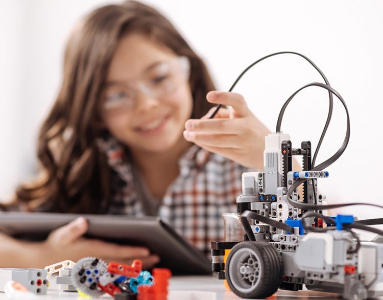 En la educació hay que eliminar los estereotipos
de género
en los materiales
de aprendizajes,
fortalecer planes
de estudio en
ciencias, tecnología,
ingeniería y
matemática. Foto / Diario El Salvador.
