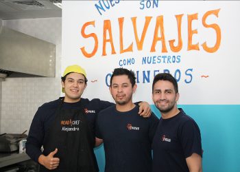 Pilotos salvadoreños abren restaurante de ceviche en Dubái