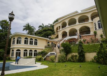 Así financiaban Saca y su familia la millonaria mansión Los Pinos 20