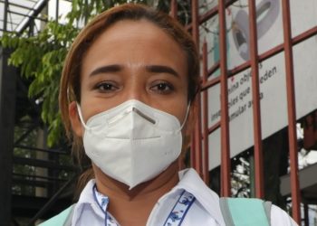 «La vacuna es una luz de esperanza»: Kristina Ayala, enfermera que ha enfrentado la pandemia en primera línea