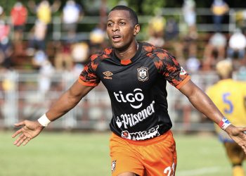Águila vence a Jocoro y alza vuelo de la mano de Nicolás Muñoz