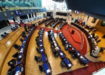 Pleito en la Asamblea por traslado de plazas partidarias a institucionales