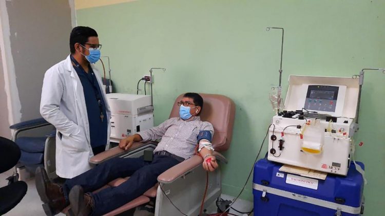 : Llamado. El encargado del centro instó a la población a visitar los centros de recolección para contribuir con la donación de plasma.
