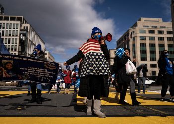 Dar residencias a personas con TPS gana apoyo en el Congreso de EE. UU.