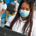 Gobierno de El Salvador entrega computadoras a estudiantes de bachillerato en Sonsonate