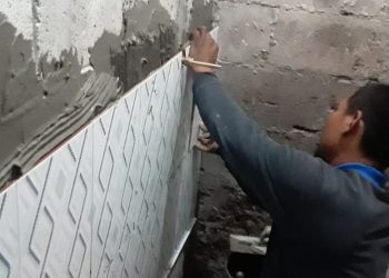 Migrante salvadoreño se supera tras retornar de Bélgica