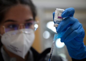 Países europeos reanudan vacunación con AstraZeneca tras dictamen favorable