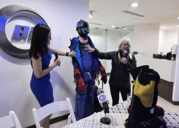 Karina Arrué en marcha hacia la cima del Monte Everest