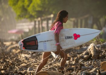 Madre de surfista fallecida en playa El Tunco: «ella a cada rato me decía: te amo mamita linda, te amo»