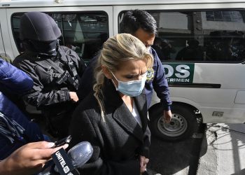 Trasladan a expresidenta de Bolivia a otra prisión por salud