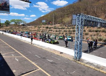 Adrenalina pura se vivió en El Jabalí al iniciar la temporada de automovilismo