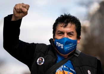 Salvadoreños con TPS y DACA celebran triunfo en el Congreso