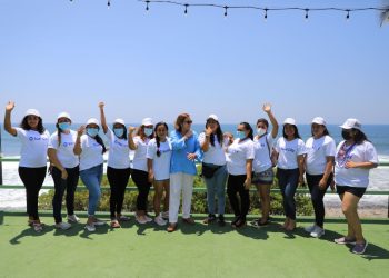 Mujeres retornadas fabricarán tablas de surf en playa El Tunco
