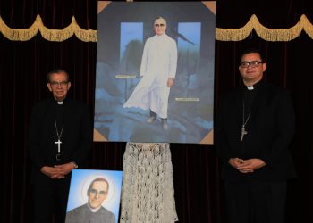 Obispo y Cardenal presentaron libro «Romereando por Chalate»