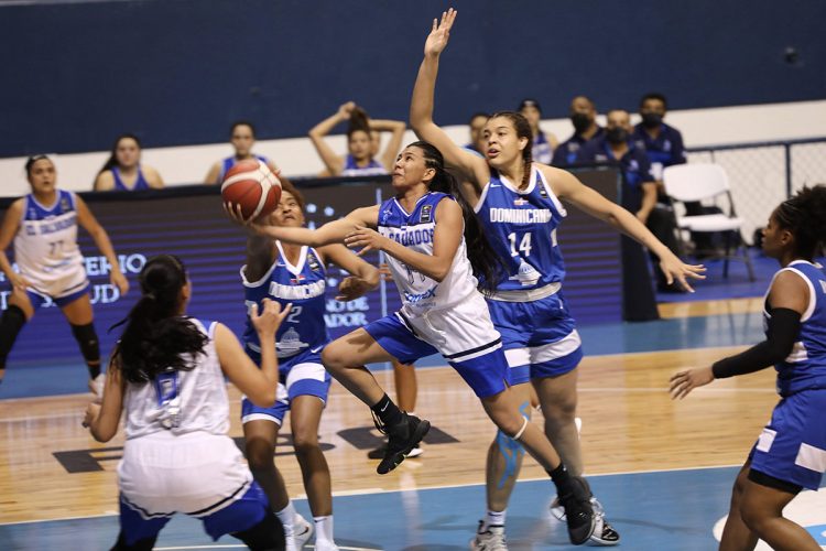 La selección salvadoreña clasificó al Premundial de Baloncesto a realizarse en junio en Puerto Rico, gracias al triunfo de Dominicana sobre Puerto Rico 68 a 63. Foto de Guillermo Martínez.