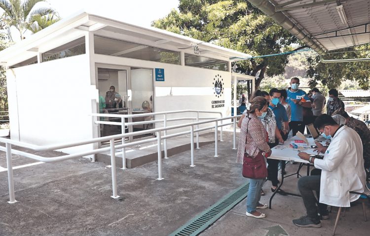 Con la implementación de las diferentes plataformas, las autoridades de Salud aseguran una asistencia ordenada a cada centro de vacunación. Foto: Guillermo Martínez/des