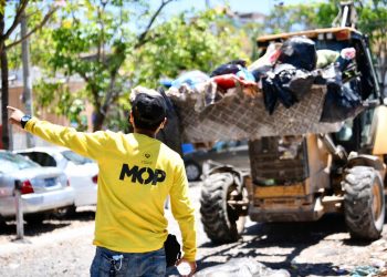 MOP retira promontorios de basura en Altavista