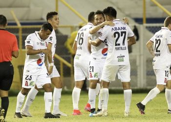 Alianza golea 4-0 a Chalatenango y garantiza el liderato e invicto en el torneo Clausura
