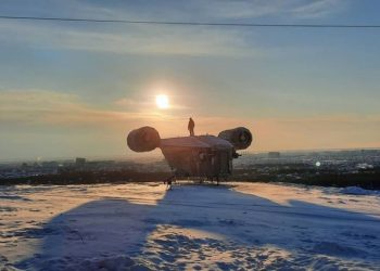 Grandes fans de «Star Wars» reconstruyen la nave espacial de «The Mandalorian» en Siberia