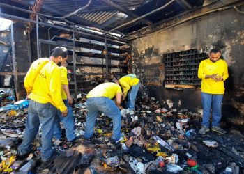 FOTOS: Inicia remoción de escombros tras incendio del Mercado Central en Santa Ana