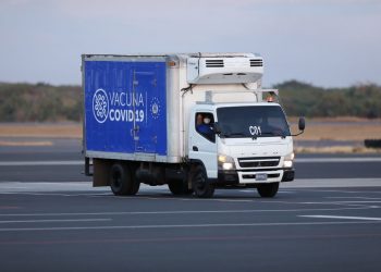 Alemania celebra la llegada del primer lote de vacunas COVAX a El Salvador