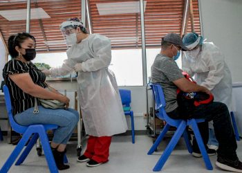 Gobierno avanza en proceso de inmunización para personal de primera línea no sanitario