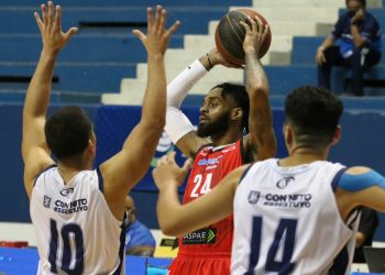 Santa Ana y Santa Tecla debutaron con triunfo en inicio del baloncesto