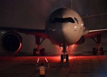 Indios se disputan los aviones privados para viajar a Dubai y huir del drama sanitario