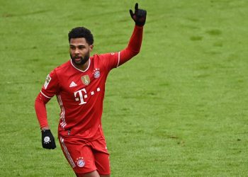 Serge Gnabry, positivo por COVID-19 y baja del Bayern Munich para enfrentar al PSG