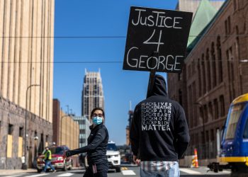 Familia de George Floyd asiste a funeral de otro afroestadounidense muerto a manos de policía