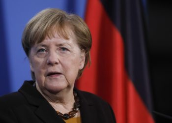 Angela Merkel refuerza poder federal contra la COVID-19 en Alemania que le permite imponer restricciones